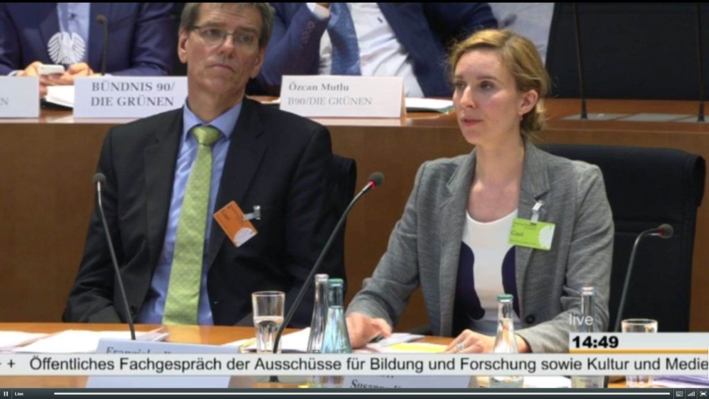 Franziska Dusch informiert die Ausschüsse über die Arbeit der Servicestelle "Kultur macht stark"